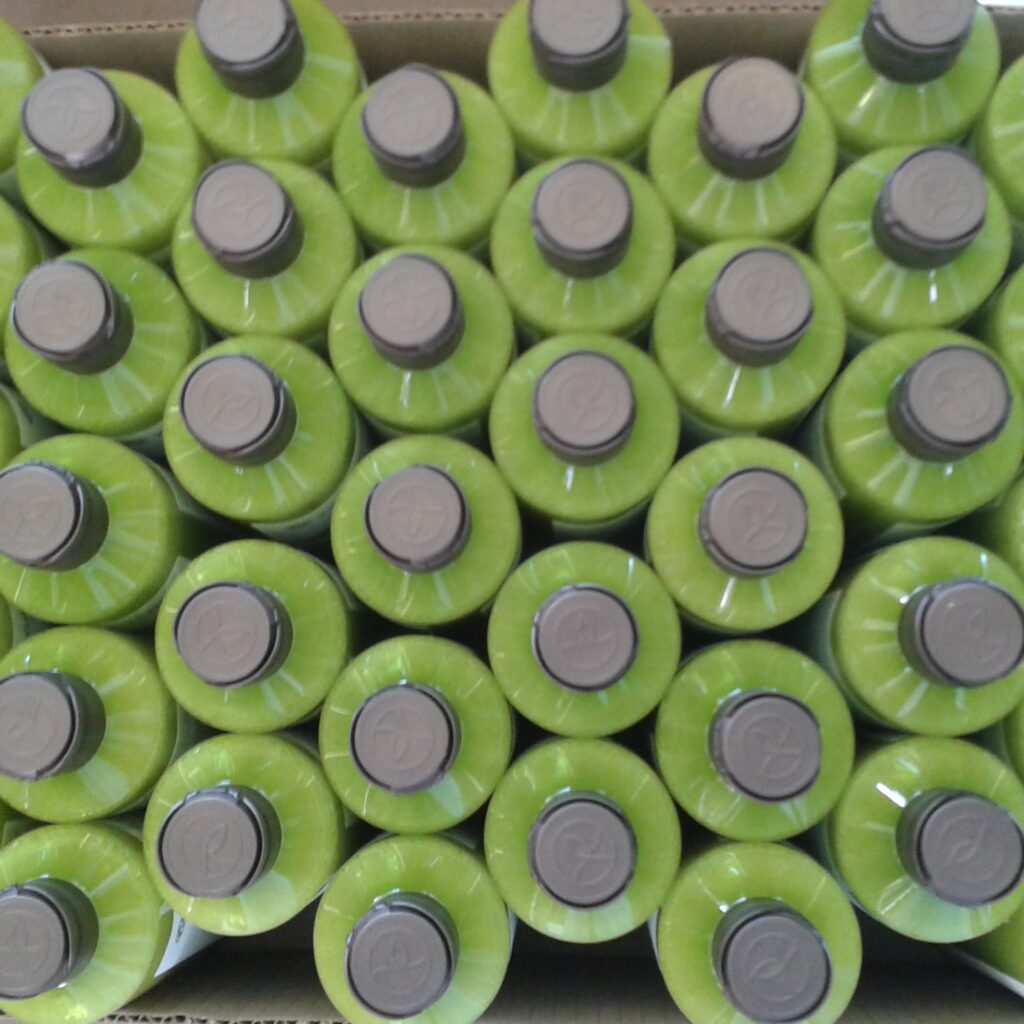 Flacons rangés en caisse